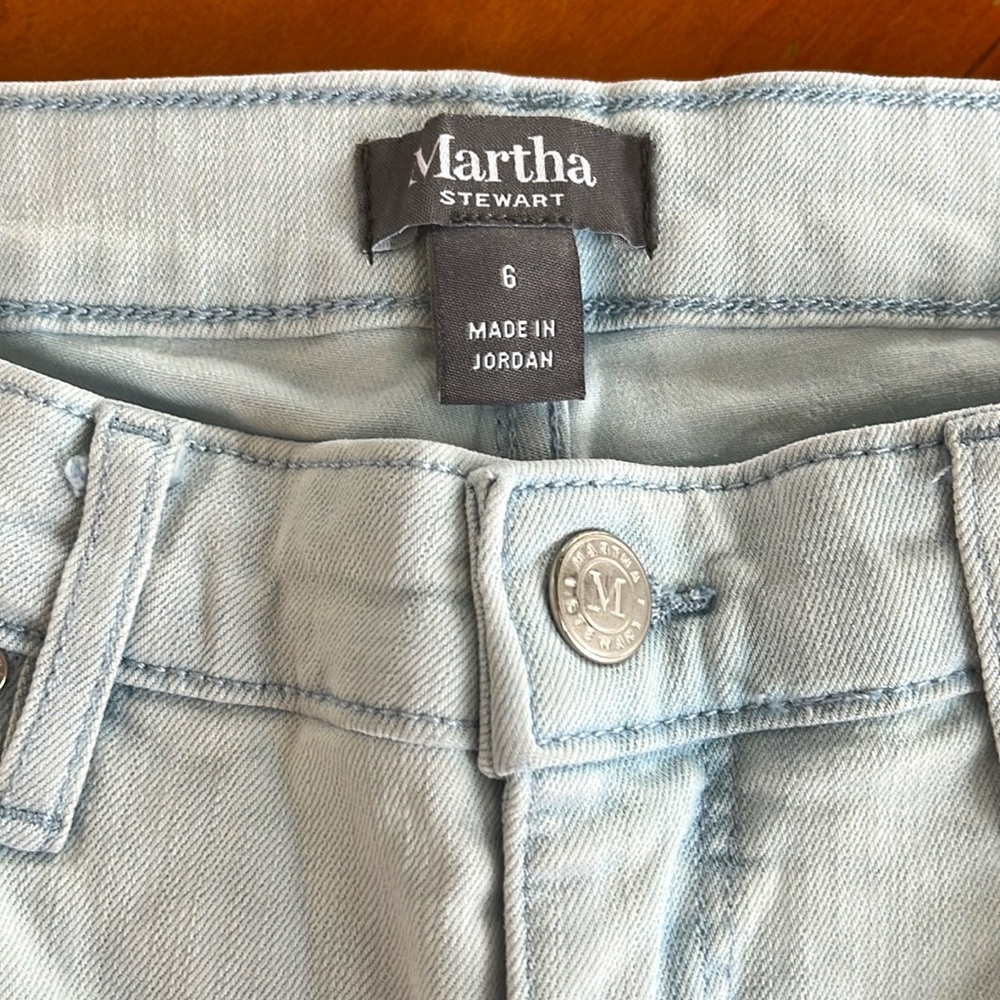 Martha Stewart Jeans Wisteria Embroidered Bleached 5-Pocket Mid-Rise w/Stretch. - Picture 8 of 13
